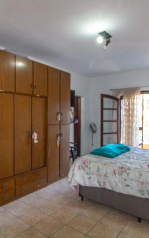 Casa à venda com 143m², 2 quartos e 2 vagas Casa à venda com 143m², 2 quartos e 2 vagasQuarto 2 - Suíte