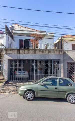 Casa à venda com 143m², 2 quartos e 2 vagas Casa à venda com 143m², 2 quartos e 2 vagasFachada