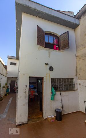 Casa à venda com 143m², 2 quartos e 2 vagas Casa à venda com 143m², 2 quartos e 2 vagasQuintal