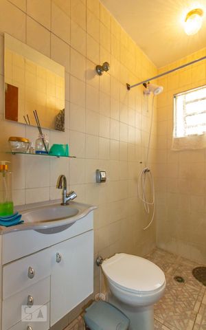 Casa à venda com 143m², 2 quartos e 2 vagas Casa à venda com 143m², 2 quartos e 2 vagasEdícula/Banheiro