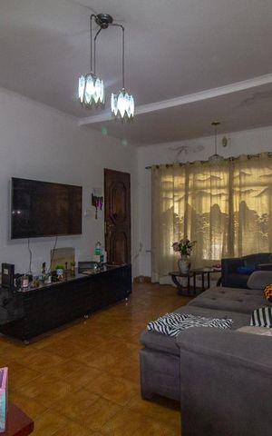 Casa à venda com 143m², 2 quartos e 2 vagas Casa à venda com 143m², 2 quartos e 2 vagasSala