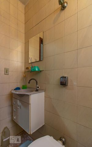 Casa à venda com 143m², 2 quartos e 2 vagas Casa à venda com 143m², 2 quartos e 2 vagasEdícula/Banheiro