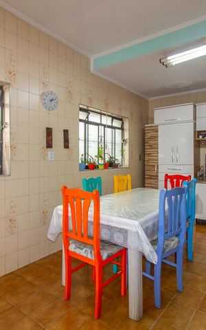 Casa à venda com 143m², 2 quartos e 2 vagas Casa à venda com 143m², 2 quartos e 2 vagasCozinha
