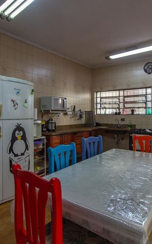 Casa à venda com 143m², 2 quartos e 2 vagas Casa à venda com 143m², 2 quartos e 2 vagasCozinha
