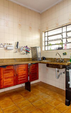 Casa à venda com 143m², 2 quartos e 2 vagas Casa à venda com 143m², 2 quartos e 2 vagasCozinha