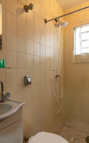 Casa à venda com 143m², 2 quartos e 2 vagas Casa à venda com 143m², 2 quartos e 2 vagasEdícula/Banheiro