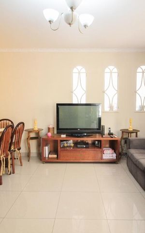 Casa à venda com 194m², 3 quartos e 3 vagasSala