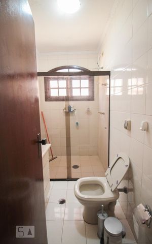 Casa à venda com 194m², 3 quartos e 3 vagasBanheiro da Suíte