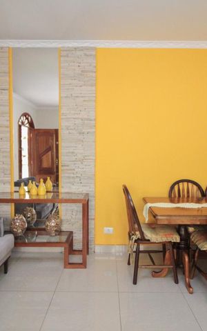 Casa à venda com 194m², 3 quartos e 3 vagasSala