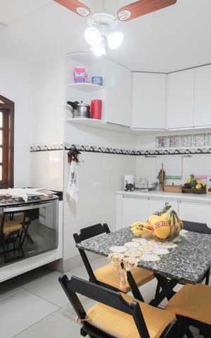 Casa à venda com 194m², 3 quartos e 3 vagasCozinha