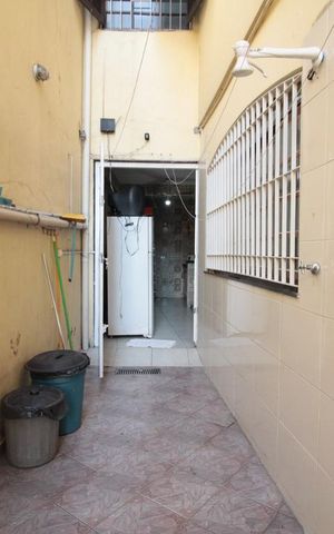 Casa à venda com 194m², 3 quartos e 3 vagasCorredor externo