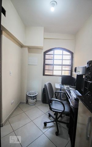 Casa à venda com 194m², 3 quartos e 3 vagasEscritório