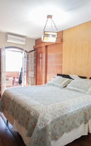 Casa à venda com 194m², 3 quartos e 3 vagasSuíte