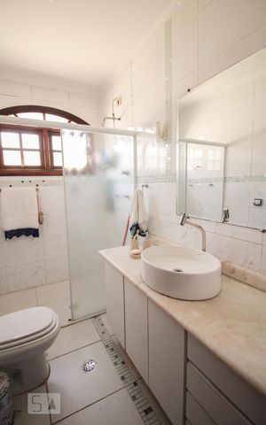 Casa à venda com 194m², 3 quartos e 3 vagasBanheiro da Suíte