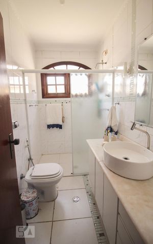 Casa à venda com 194m², 3 quartos e 3 vagasBanheiro da Suíte