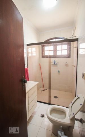 Casa à venda com 194m², 3 quartos e 3 vagasBanheiro da Suíte