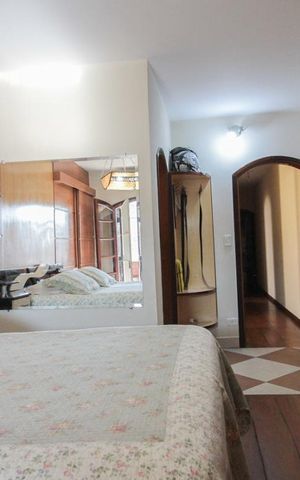 Casa à venda com 194m², 3 quartos e 3 vagasSuíte