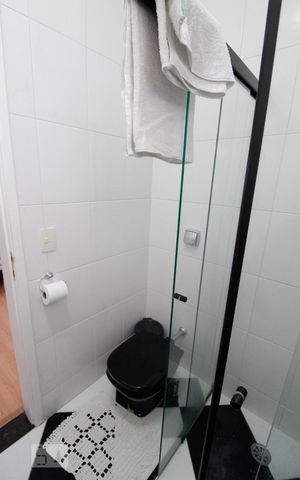Casa à venda com 302m², 4 quartos e 2 vagas Casa à venda com 302m², 4 quartos e 2 vagasBanheiro da Suíte 3