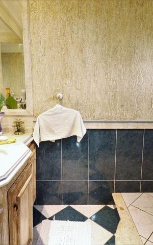 Casa à venda com 250m², 3 quartos e 3 vagasBanheiro 1