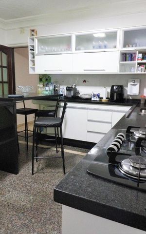Casa à venda com 250m², 3 quartos e 3 vagasCozinha