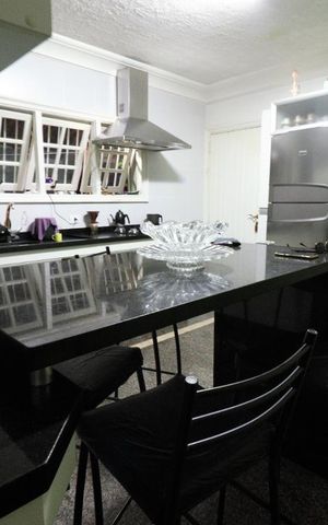 Casa à venda com 250m², 3 quartos e 3 vagasCozinha