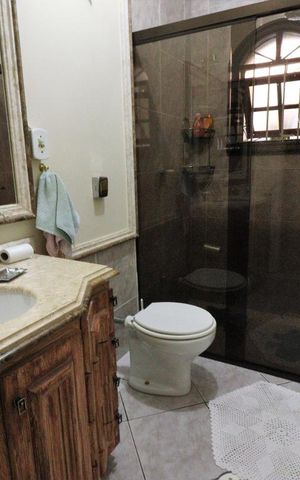 Casa à venda com 250m², 3 quartos e 3 vagasBanheiro 3