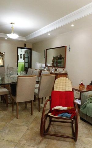 Casa à venda com 250m², 3 quartos e 3 vagasSala