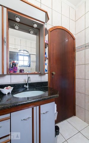 Casa para alugar com 385m², 3 quartos e 5 vagasBanheiro social