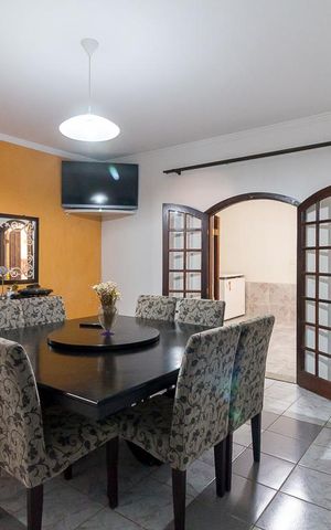 Casa para alugar com 385m², 3 quartos e 5 vagasCopa