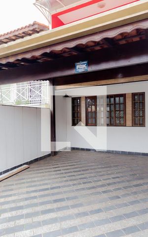Casa à venda com 180m², 3 quartos e 2 vagas Casa à venda com 180m², 3 quartos e 2 vagasGaragem