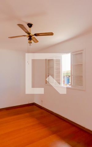 Casa à venda com 180m², 3 quartos e 2 vagas Casa à venda com 180m², 3 quartos e 2 vagasQuarto 3