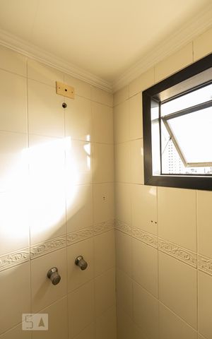 Apartamento à venda com 58m², 2 quartos e 2 vagas Apartamento à venda com 58m², 2 quartos e 2 vagasBanheiro Social