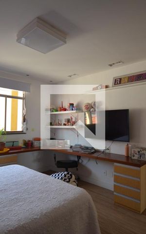Casa à venda com 300m², 4 quartos e 2 vagasQuarto 3 Suíte