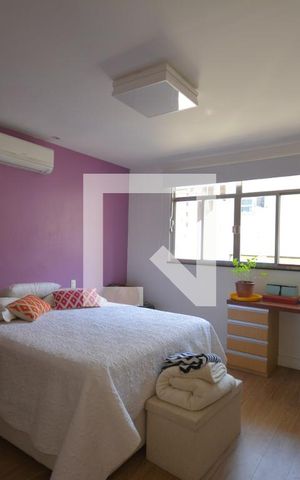 Casa à venda com 300m², 4 quartos e 2 vagasQuarto 3 Suíte