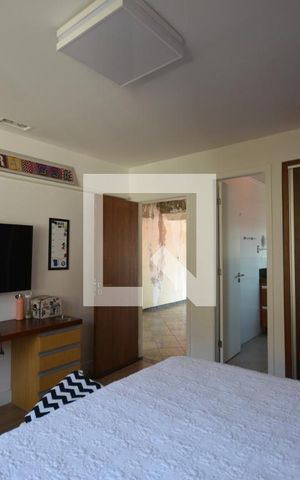Casa à venda com 300m², 4 quartos e 2 vagasQuarto 3 Suíte