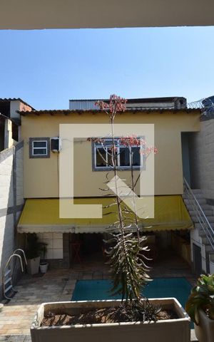 Casa à venda com 300m², 4 quartos e 2 vagasVista