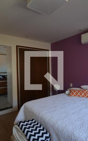 Casa à venda com 300m², 4 quartos e 2 vagasQuarto 3 Suíte