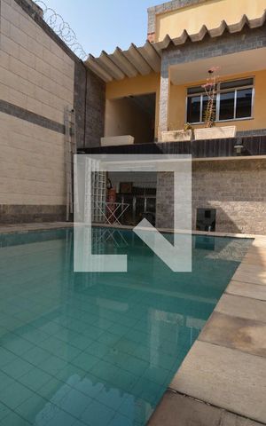 Casa à venda com 300m², 4 quartos e 2 vagasÁrea comum - Piscina
