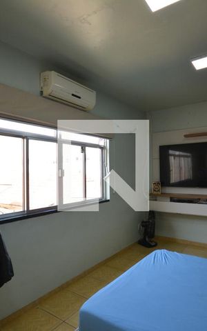 Casa à venda com 300m², 4 quartos e 2 vagasQuarto 4  - Suíte