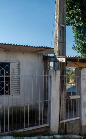 Casa para alugar com 70m², 2 quartos e 2 vagas Casa para alugar com 70m², 2 quartos e 2 vagasFachada