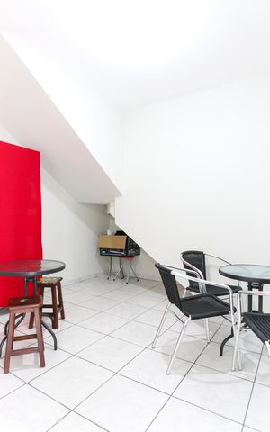 Casa para alugar com 170m², 5 quartos e 2 vagasSala