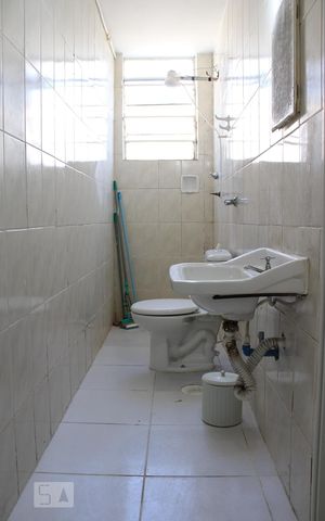 Studio para alugar com 28m², 1 quarto e sem vaga Studio para alugar com 28m², 1 quarto e sem vagaBanheiro