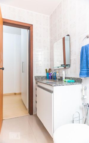 Apartamento à venda com 78m², 2 quartos e 2 vagas Apartamento à venda com 78m², 2 quartos e 2 vagasBanheiro