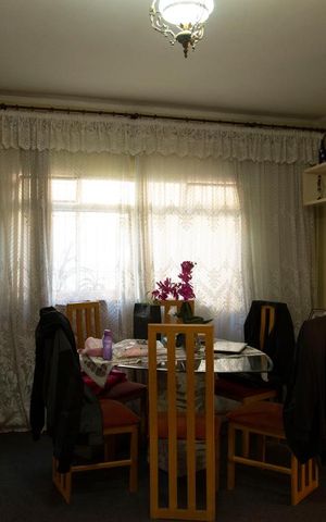 Casa à venda com 600m², 3 quartos e 3 vagas Casa à venda com 600m², 3 quartos e 3 vagasSala