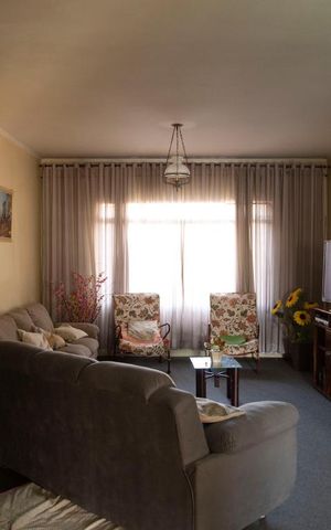 Casa à venda com 600m², 3 quartos e 3 vagas Casa à venda com 600m², 3 quartos e 3 vagasSala