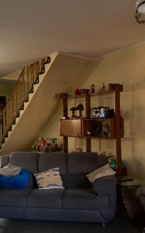 Casa à venda com 600m², 3 quartos e 3 vagas Casa à venda com 600m², 3 quartos e 3 vagasSala