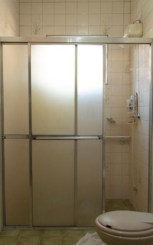 Casa à venda com 600m², 3 quartos e 3 vagas Casa à venda com 600m², 3 quartos e 3 vagasBanheiro