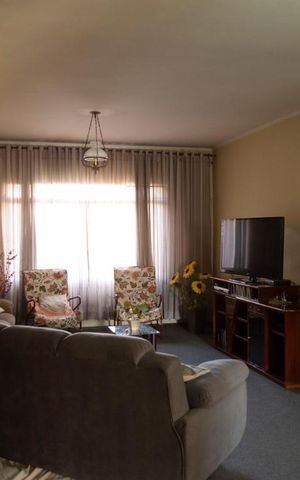 Casa à venda com 600m², 3 quartos e 3 vagas Casa à venda com 600m², 3 quartos e 3 vagasSala