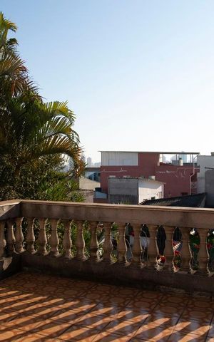 Casa à venda com 600m², 3 quartos e 3 vagas Casa à venda com 600m², 3 quartos e 3 vagasSacada