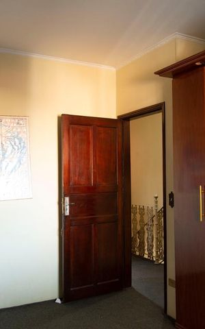 Casa à venda com 600m², 3 quartos e 3 vagas Casa à venda com 600m², 3 quartos e 3 vagasQuarto 1